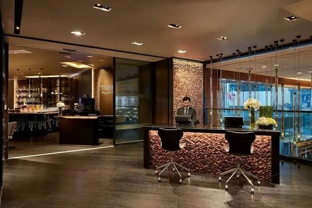 Executive Room, 1 King Bed, City View