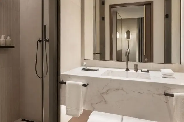 Deluxe Oda, 2 Büyük (Queen) Boy Yatak, Sigara İçilmez, Avlu Manzaralı