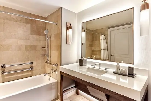 Oda, 1 En Büyük (King) Boy Yatak, Resort Manzaralı (Mobility/Hearing Accessible, Tub)