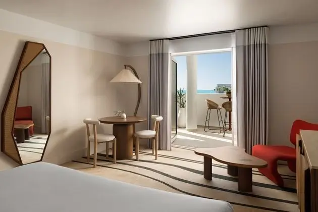 Deluxe Oda, 1 En Büyük (King) Boy Yatak, Balkon, Kısmi Deniz Manzarası
