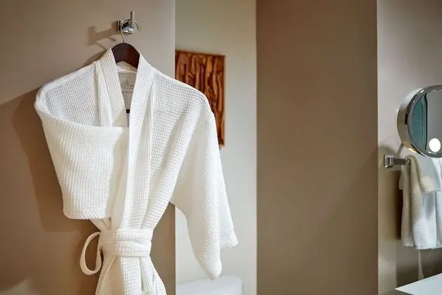 Deluxe Oda, 1 En Büyük (King) Boy Yatak, Balkon, Kısmi Deniz Manzarası