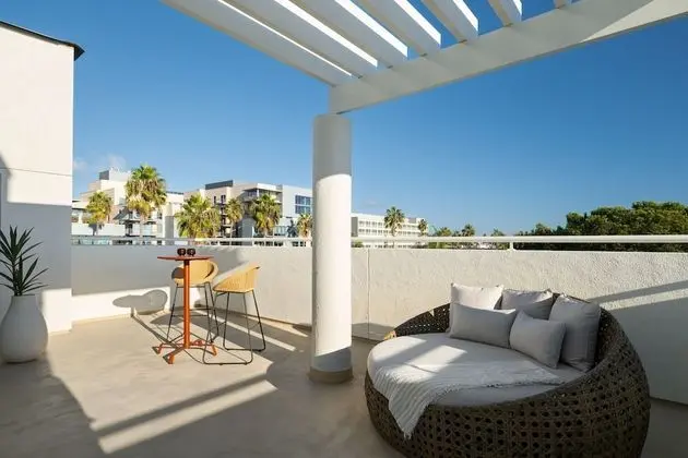 Deluxe Oda, 1 En Büyük (King) Boy Yatak, Balkon, Kısmi Deniz Manzarası
