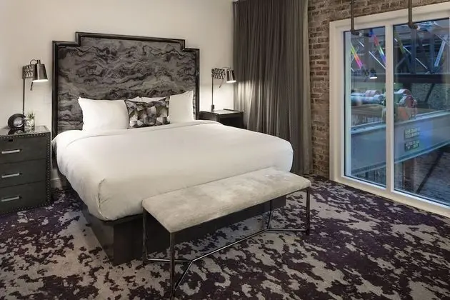 Oda, 1 En Büyük (King) Boy Yatak, Sigara İçilmez, Şehir Manzaralı