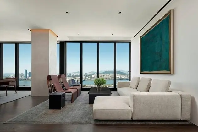 Ambassador Penthouse, 1 King Bed, 1 Bedroom, Non Smoking, River View (Executive Lounge Access)