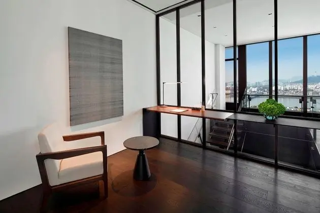 Ambassador Penthouse, 1 King Bed, 1 Bedroom, Non Smoking, River View (Executive Lounge Access)