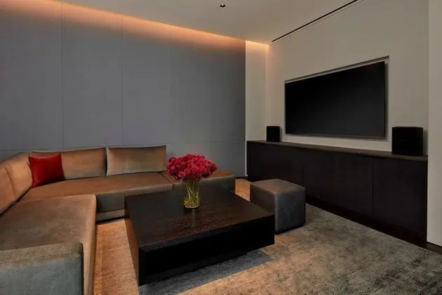 Ambassador Penthouse, 1 King Bed, 1 Bedroom, Non Smoking, River View (Executive Lounge Access)