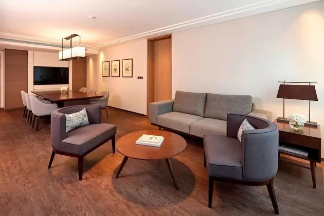 Business Suite, 1 King Bed, 1 Bedroom, Non Smoking (Executive Lounge Access)