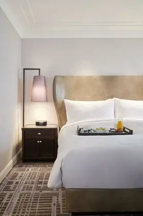 Business Suite, 1 King Bed, 1 Bedroom, Non Smoking (Executive Lounge Access)