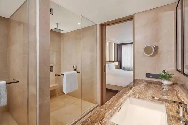 Business Suite, 1 King Bed, 1 Bedroom, Non Smoking (Executive Lounge Access)