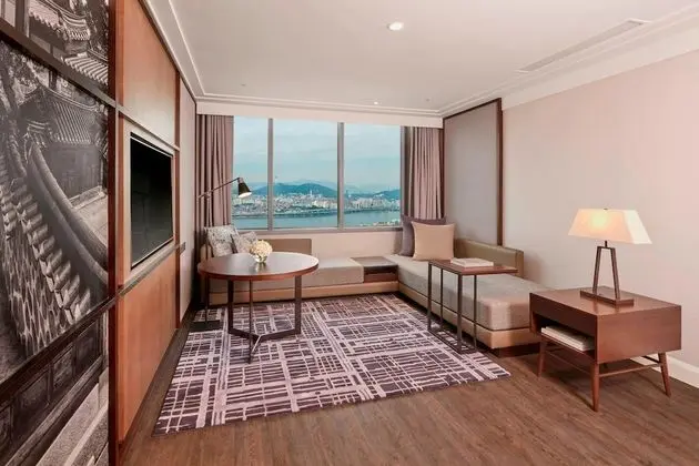 King Suite, 2 Double Beds, 1 Bedroom, Non Smoking (Executive Lounge Access)