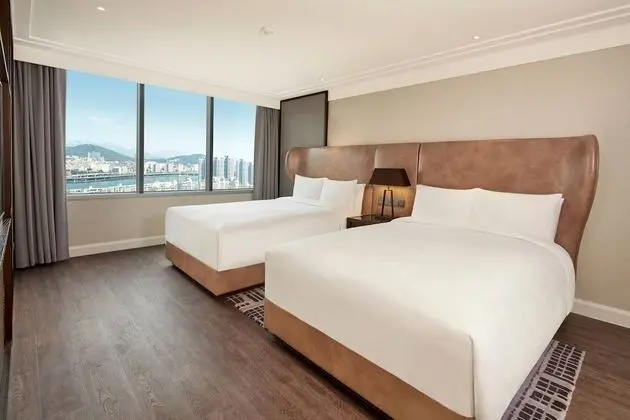 King Suite, 2 Double Beds, 1 Bedroom, Non Smoking (Executive Lounge Access)
