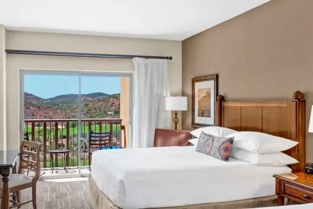 Oda, 2 Büyük (Queen) Boy Yatak, Balkon, Golf Manzaralı