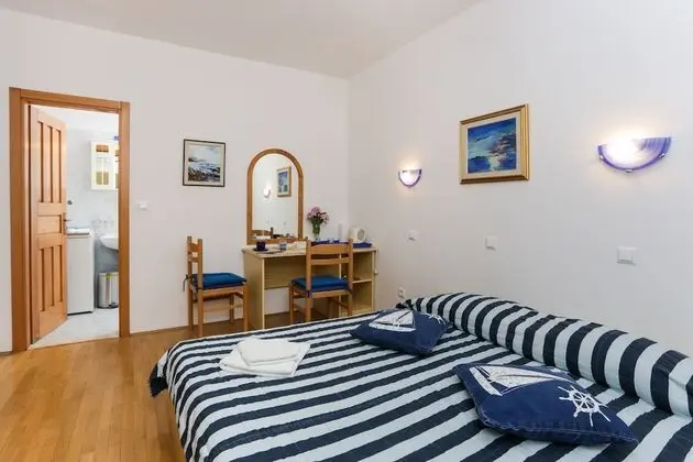 Tek Büyük veya İki Ayrı Yataklı Oda, Bahçe Manzaralı