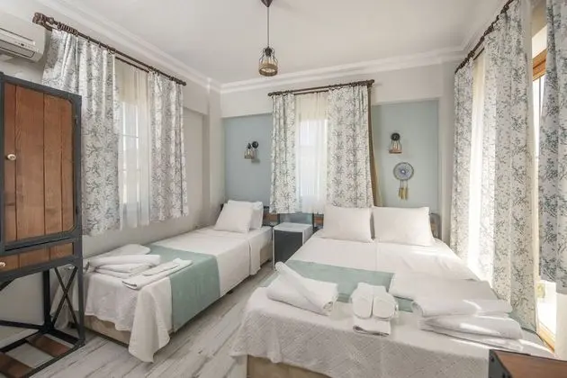 Basic Tek Büyük veya İki Ayrı Yataklı Oda