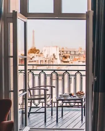 Executive Oda (Eiffel Tower View)