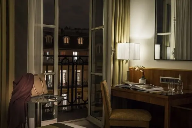 Tek Büyük veya İki Ayrı Yataklı Oda, Balkon