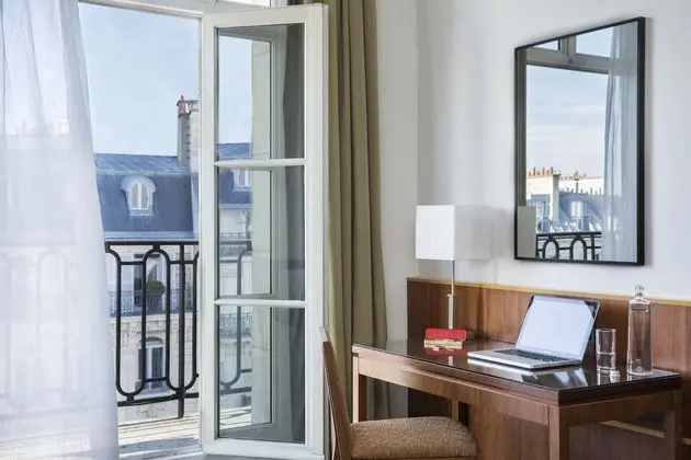 Tek Büyük veya İki Ayrı Yataklı Oda, Balkon