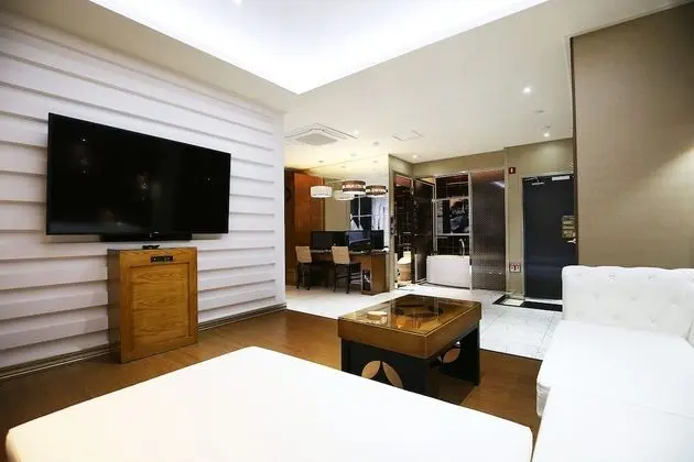 Premier Room (Party) - On site payment for more than 2 people