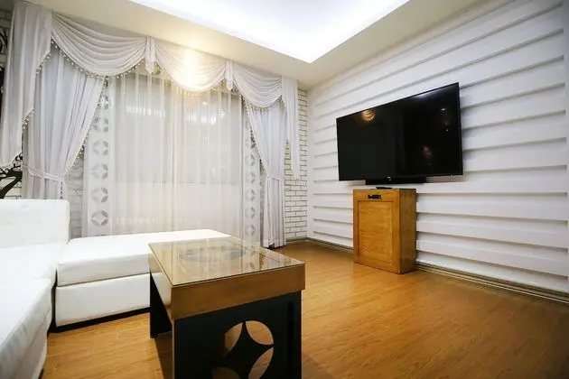 Premier Room (Party) - On site payment for more than 2 people