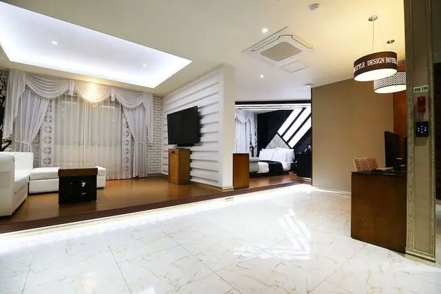 Premier Room (Party) - On site payment for more than 2 people