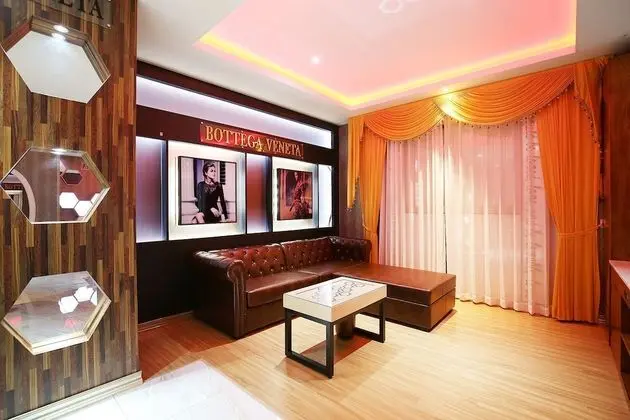 Premier Room (Party) - On site payment for more than 2 people