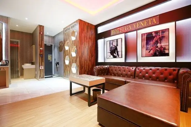 Premier Room (Party) - On site payment for more than 2 people