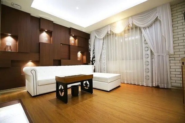 Premier Room (Party) - On site payment for more than 2 people