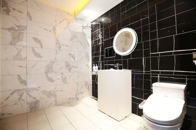 Premier Room (Party) - On site payment for more than 2 people