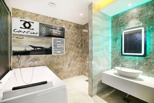 Premier Room (Party) - On site payment for more than 2 people