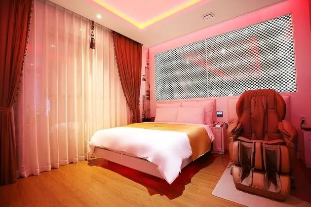 Semi Suite (Karaoke) - On site payment for more than 2 people