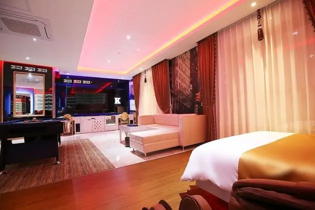 Semi Suite (Karaoke) - On site payment for more than 2 people