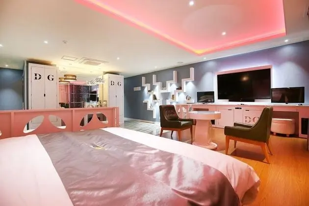 Semi Suite (Karaoke) - On site payment for more than 2 people