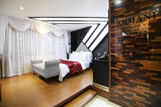 Semi Suite (Karaoke) - On site payment for more than 2 people