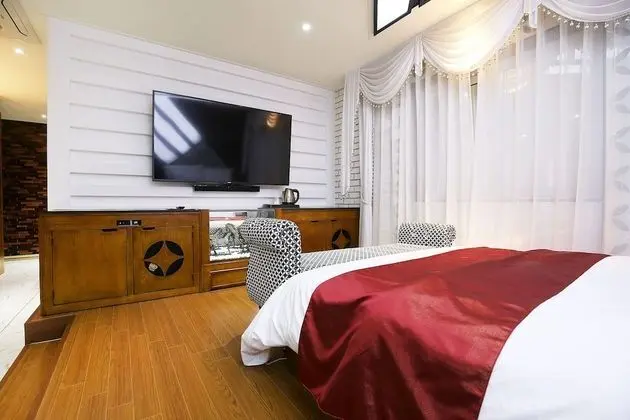 Semi Suite (Karaoke) - On site payment for more than 2 people