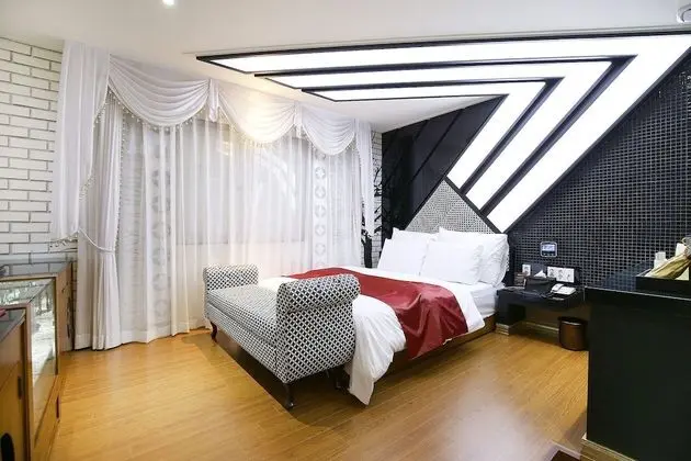 Semi Suite (Karaoke) - On site payment for more than 2 people