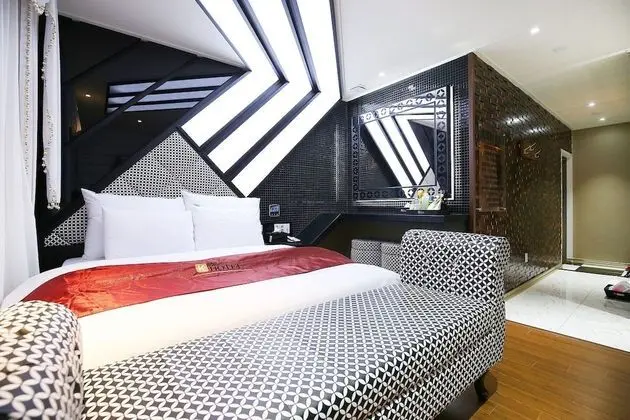 Semi Suite (Karaoke) - On site payment for more than 2 people