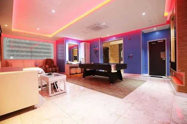 Semi Suite (Karaoke) - On site payment for more than 2 people