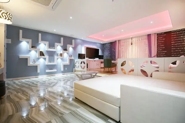 Semi Suite (Karaoke) - On site payment for more than 2 people