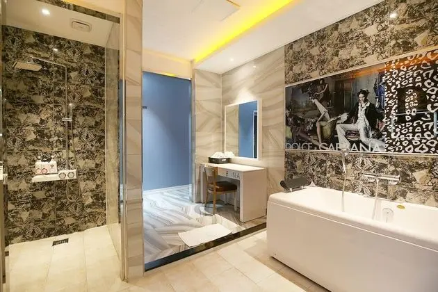 Semi Suite (Karaoke) - On site payment for more than 2 people