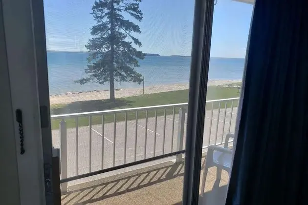 Deluxe Oda, 2 Büyük (Queen) Boy Yatak, Sigara İçilmez, Balkon (Lakefront View)