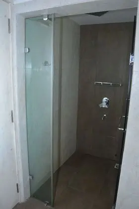 Deluxe Tek Büyük Yataklı Oda, 1 Büyük (Queen) Boy Yatak, Engellilere Uygun, Sigara İçilebilir