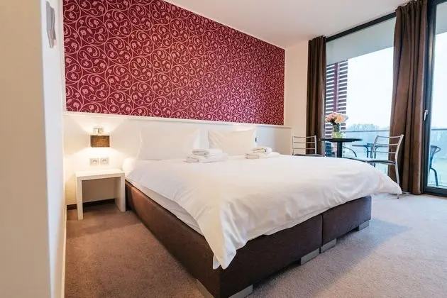 Deluxe Tek Büyük veya İki Ayrı Yataklı Oda, Balkon, Bahçe Manzaralı