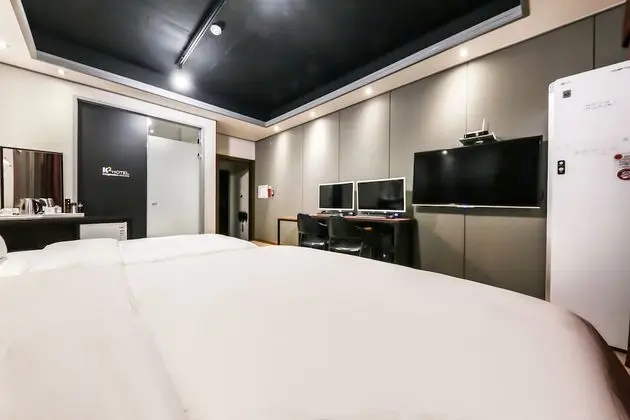 Deluxe Twin Room (Breakfast available on weekday only)