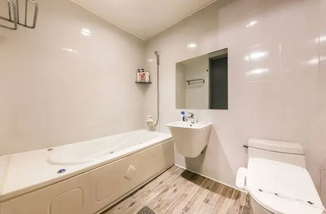 Deluxe Twin Room (Breakfast available on weekday only)