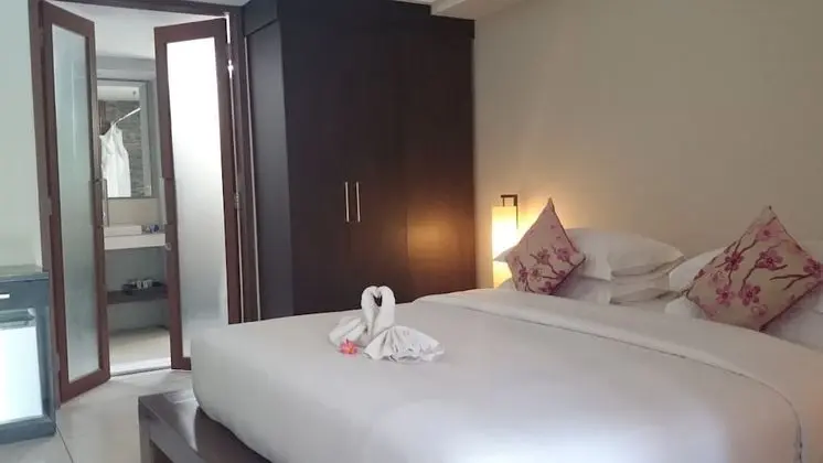Deluxe Oda, Havuz Manzaralı