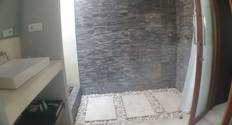 Deluxe Oda, Havuz Manzaralı