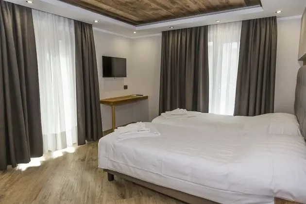 Tek Büyük veya İki Ayrı Yataklı Oda