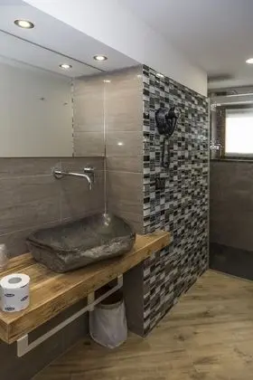 Tek Büyük veya İki Ayrı Yataklı Oda
