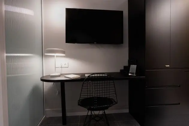 Black & White Suite