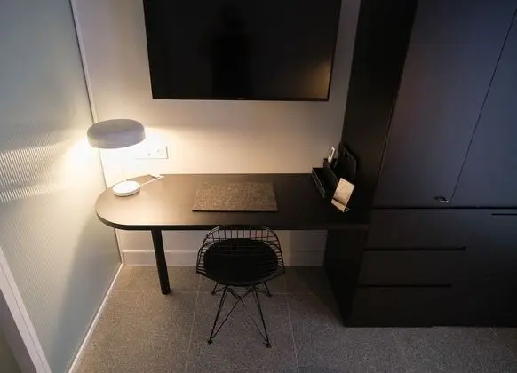 Black & White Suite